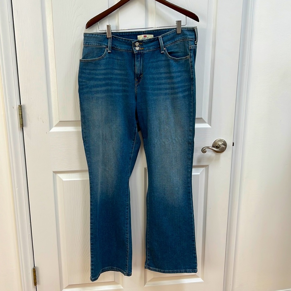 Levi’s 529 Curvy Boot Distressed Blue Jeans, Size 14M